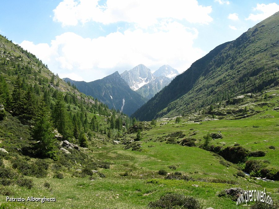 23-Le cime Esendola, Sussino e Camino.JPG